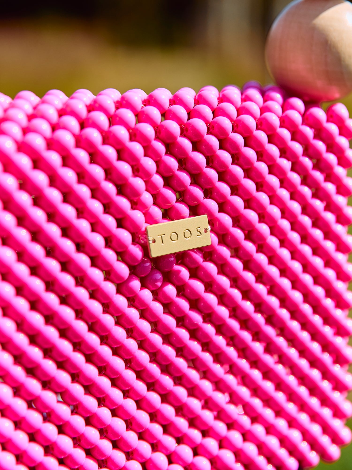 toos wood ball shoulder bag（vivid pink）